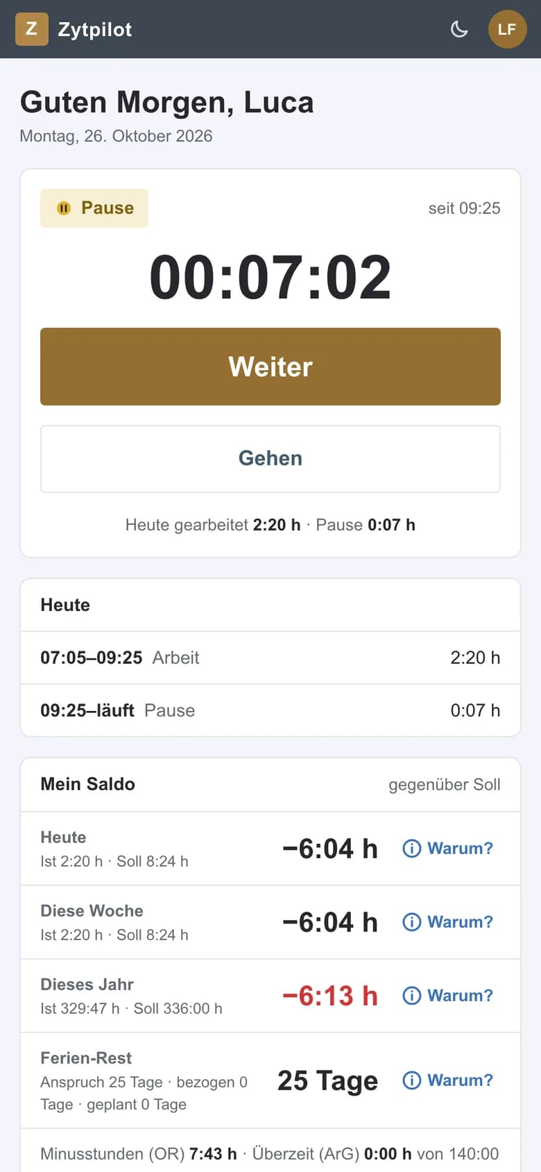 Mitarbeiter-Ansicht auf dem Handy: Pause seit 09:25, Knöpfe Weiter und Gehen, darunter die Zeiten von heute.